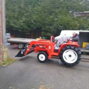 Kubota Bullphander con pala cargadora